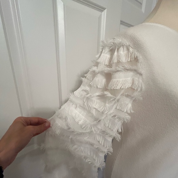 Sioni Milano Beautiful Unique White Sweater with Sheer Fringe Sleeves - Picture 3 of 4